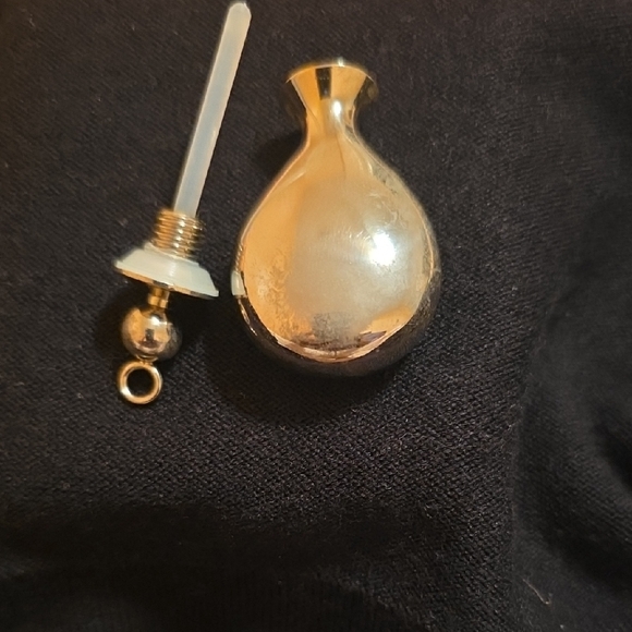 Silver Perfume Bottle with Luminous Finish - Picture 5 of 6